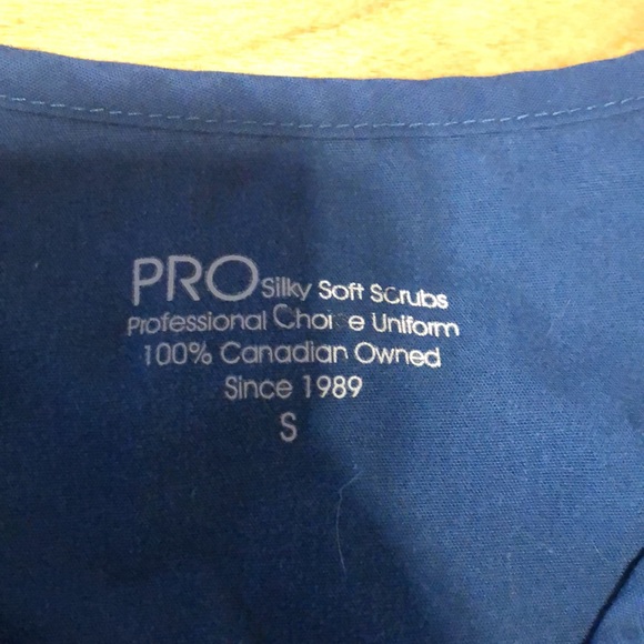 Bundle of two scrub tops - Picture 6 of 7